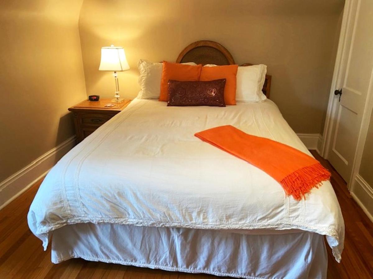 Cottage On Caledonia Bed & Breakfast Stratford Bagian luar foto