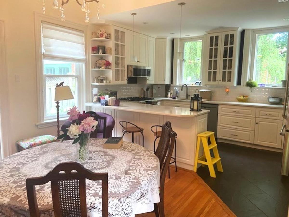 Cottage On Caledonia Bed & Breakfast Stratford Bagian luar foto